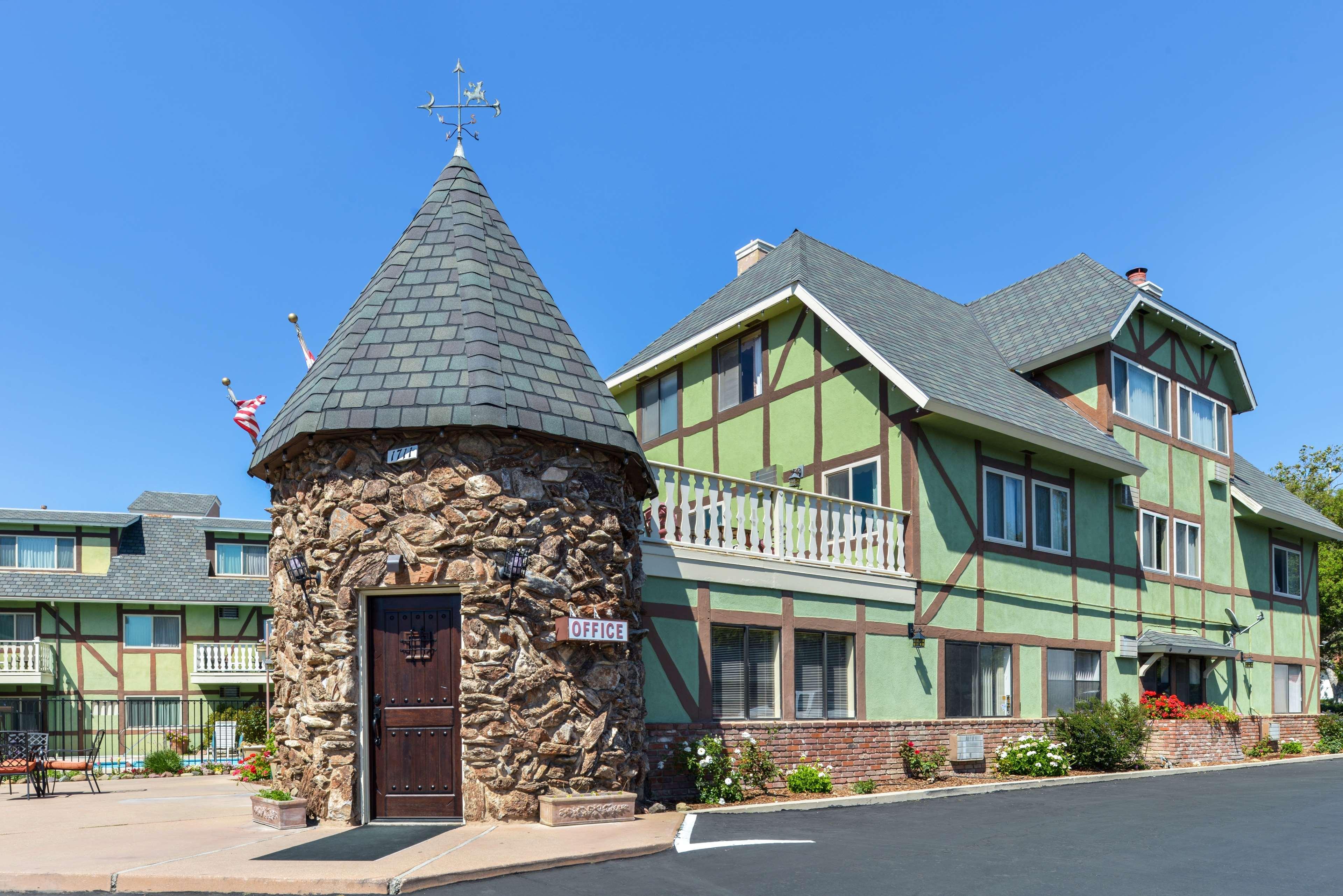 Svendsgaard's Lodge- Americas Value &
