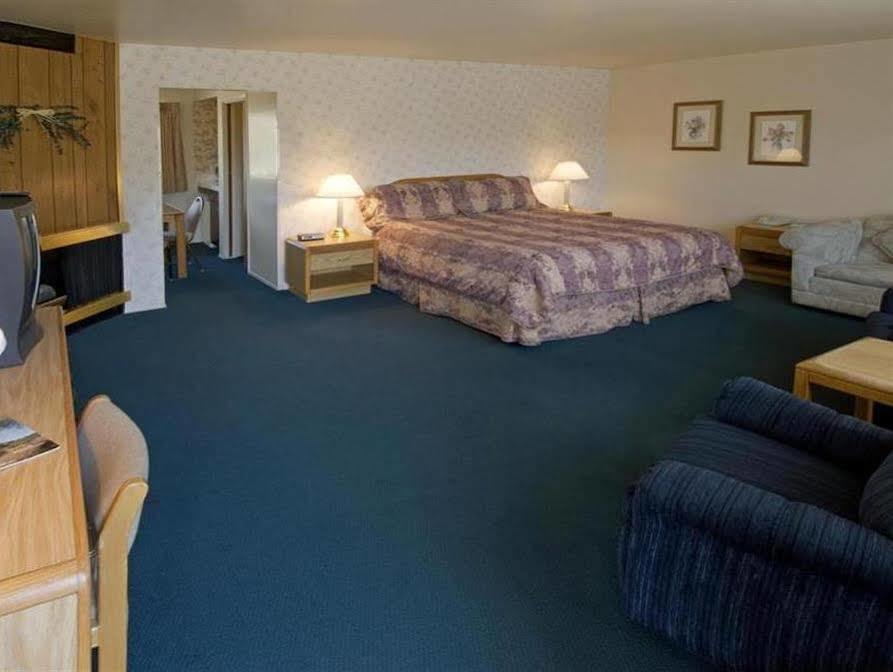 Svendsgaard's Lodge- Americas Value & Hotel